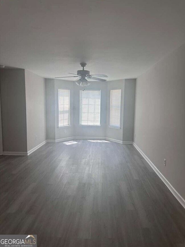 Building Photo - 400 Stonehaven Cir