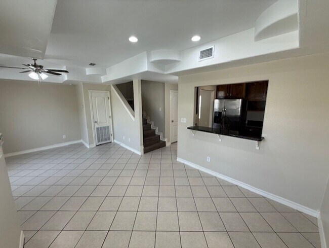 Building Photo - Ranchway Condominiums