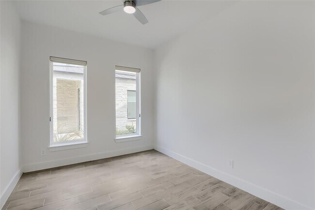 Building Photo - 7 Denbury Glen