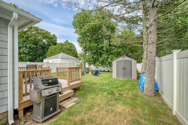 Building Photo - WINTER RENTAL Fully Furnished 2 Bedroom Co...