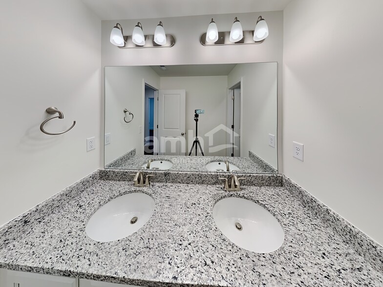 Building Photo - 412 Tributary Ln