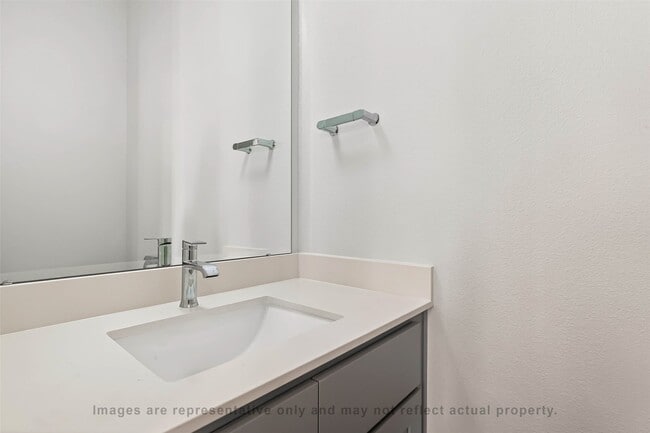 Building Photo - 10719 Mason Rd