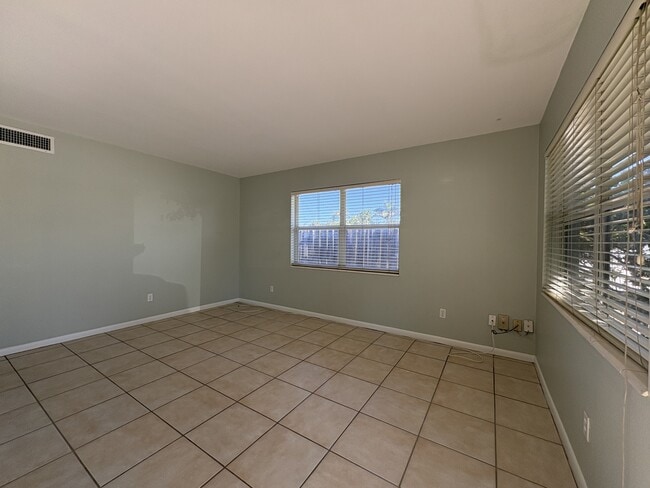 Building Photo - 1093 Hollygate Ln