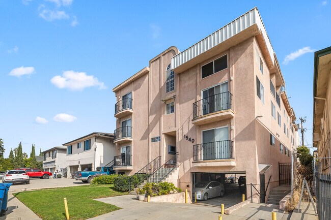 Building Photo - 1540 S Fairfax Ave