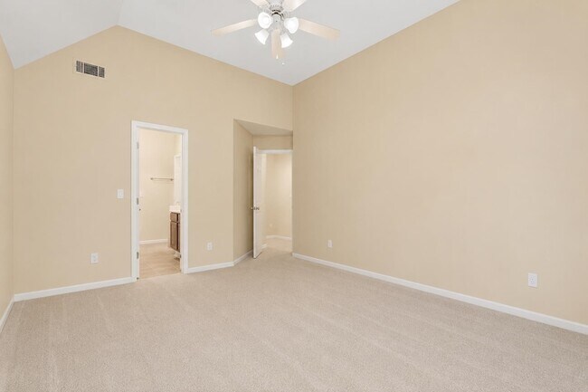 Building Photo - 1654 Far Dr