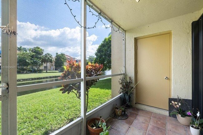 Building Photo - 428 Lakeview Dr