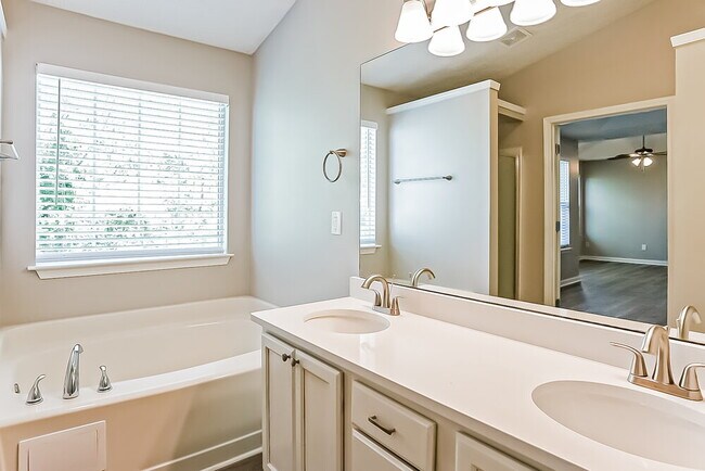Building Photo - 7144 Springchase Way