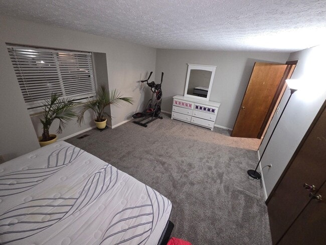 Building Photo - 5388 Flintstone Dr