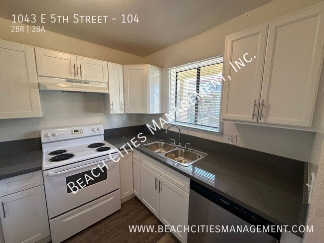 Building Photo - 1043 E 5th St