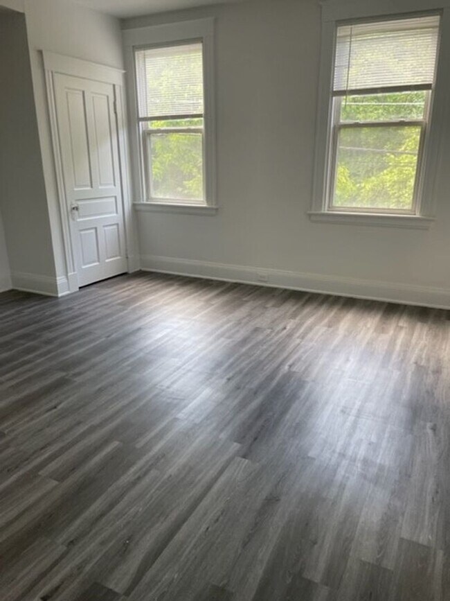 Building Photo - 235 Emming St