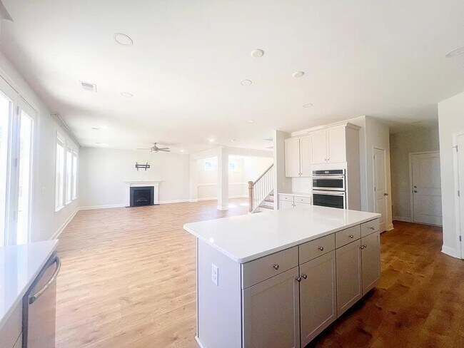 Building Photo - 1105 Cortland Vly