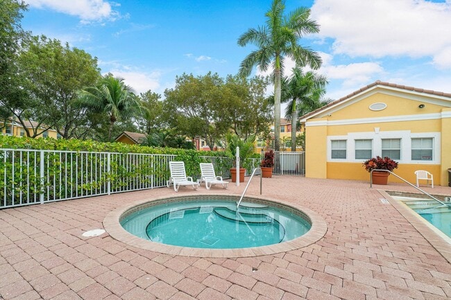 Building Photo - 1008 Shoma Dr