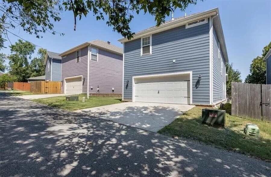 Building Photo - 1736 S 39th Pl