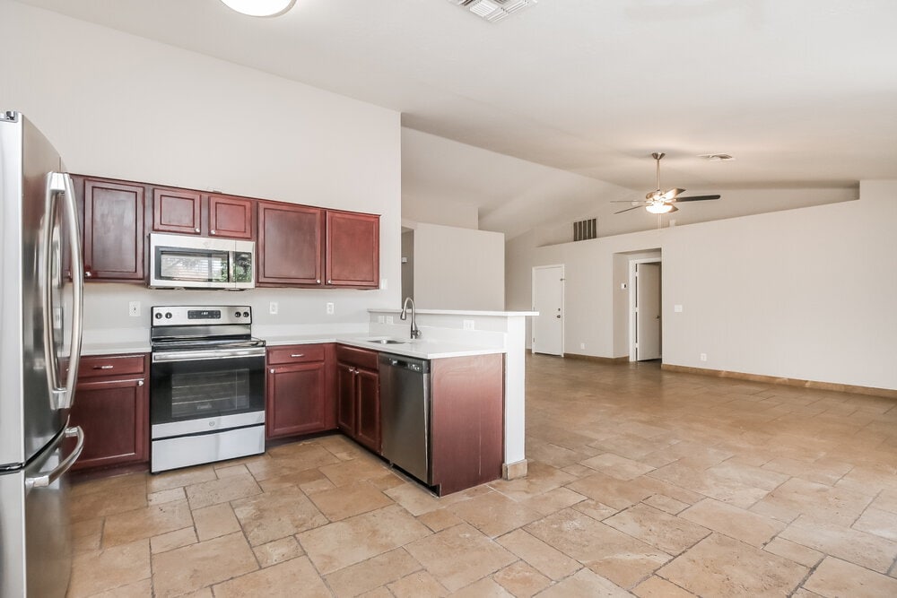 Building Photo - 1042 S Canal Dr