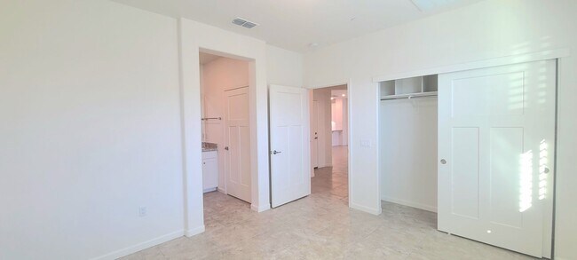 Building Photo - Beautiful Single Story Home in 55 + Community!