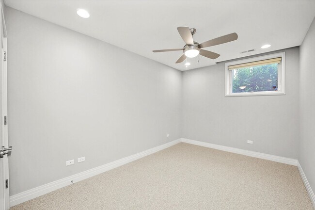Building Photo - 2755 N Lakewood Ave