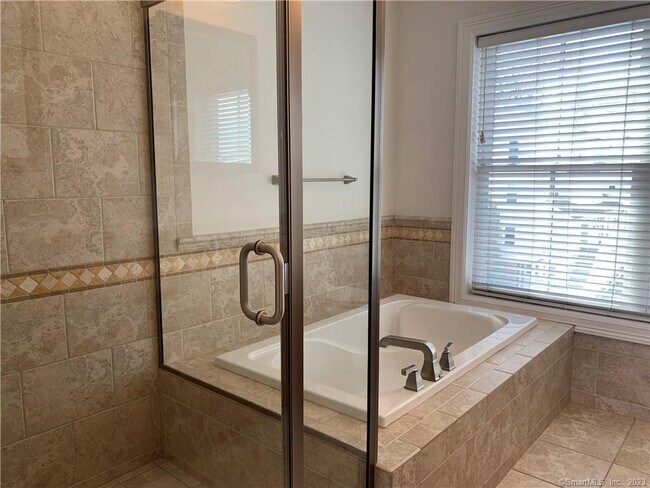 Building Photo - 1 Pine St