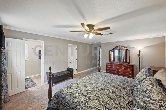 Building Photo - Beautifully Updated 3/2/2 in Bedford Ready...