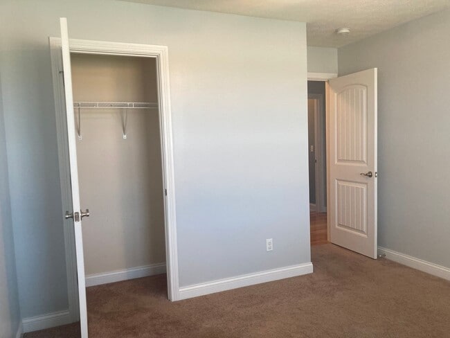Building Photo - 141 Twin Lakes Dr
