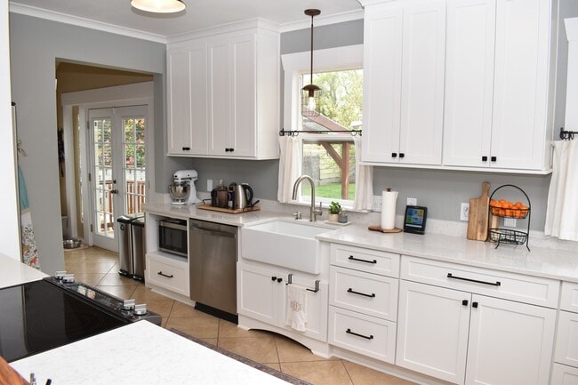 Building Photo - Coming soon - Charming North End Craftsman Near Proctor District!