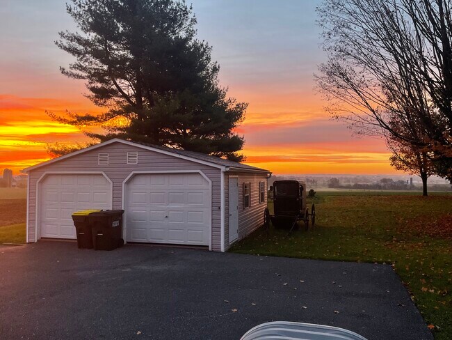 Building Photo - 2250 Creek Hill Rd