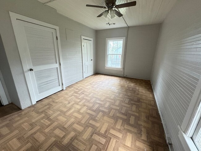 Building Photo - 2 Bedrooms- 1 Bathroom- Apartment in Lindale!