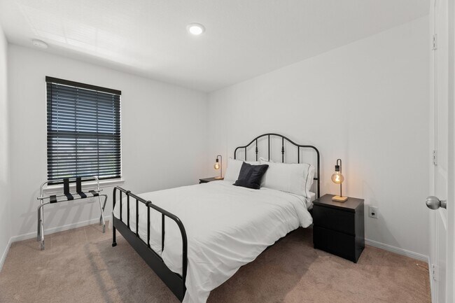 Building Photo - 16424 Big Hickory Dr