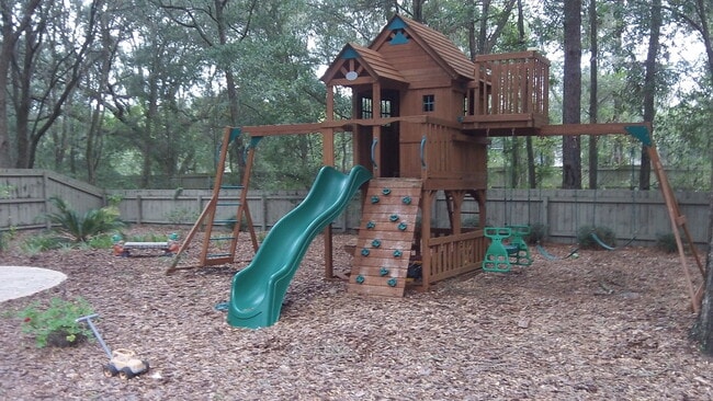 Building Photo - 2414 SW 98 Dr