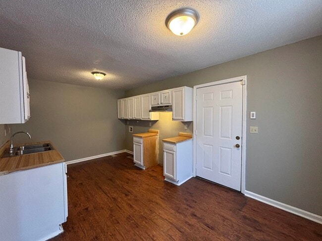 Building Photo - 4450 Arnold Cove