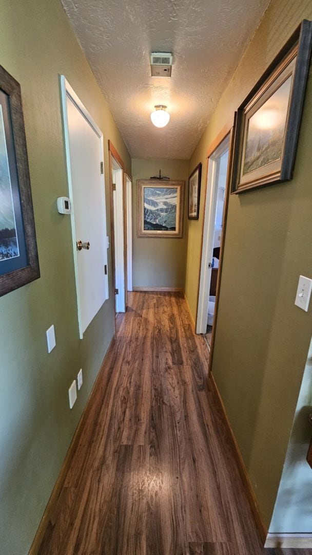 Building Photo - Losleben- House with large yard fully furnished Available Nov 1st - May 31st