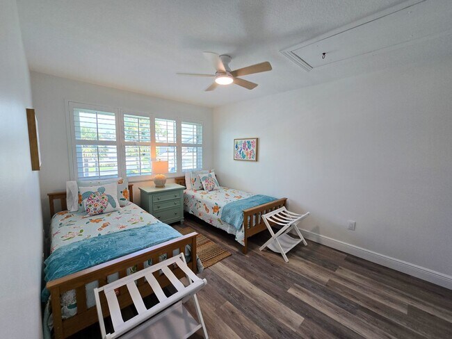 Building Photo - Make this your winter getaway!