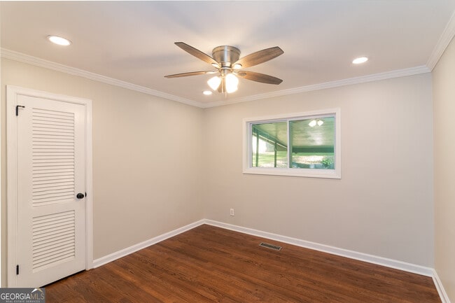Building Photo - 4090 Land O Lakes Dr NE