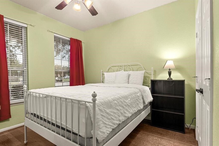 Building Photo - 2710 Golden Creek Ln