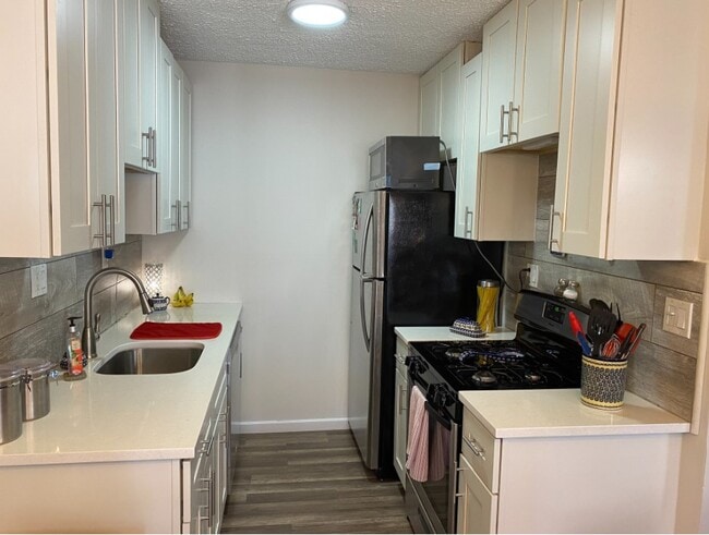 Kitchen - 2325 42nd St NW