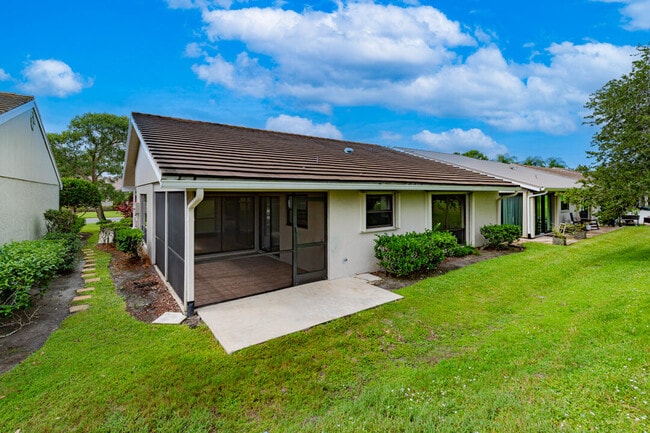 Building Photo - 2525 SW Egret Pond Cir