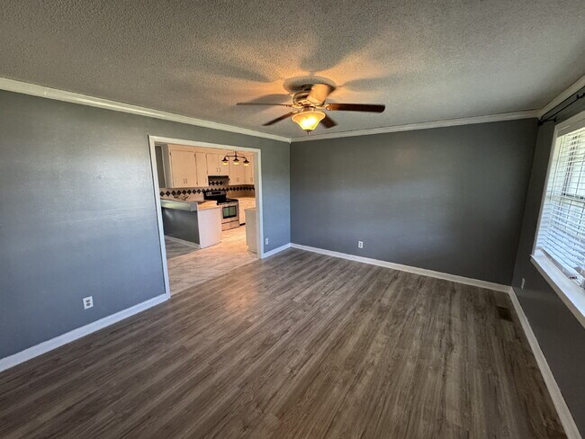 Building Photo - 163 Vining Dr