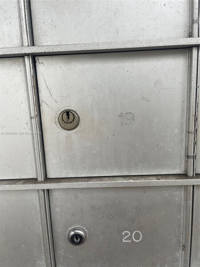 Building Photo - 2401 Riverside Dr