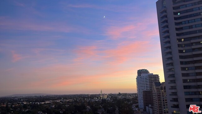 Building Photo - 10450 Wilshire Blvd