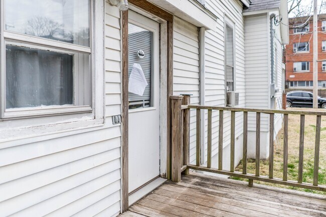 Primary Photo - 1309 Windsor St