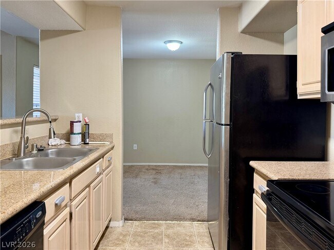 Building Photo - 555 E Silverado Ranch Blvd