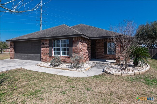 Primary Photo - 121 Castlewood Dr