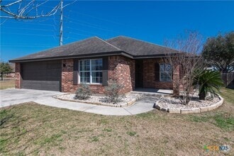 Building Photo - 121 Castlewood Dr