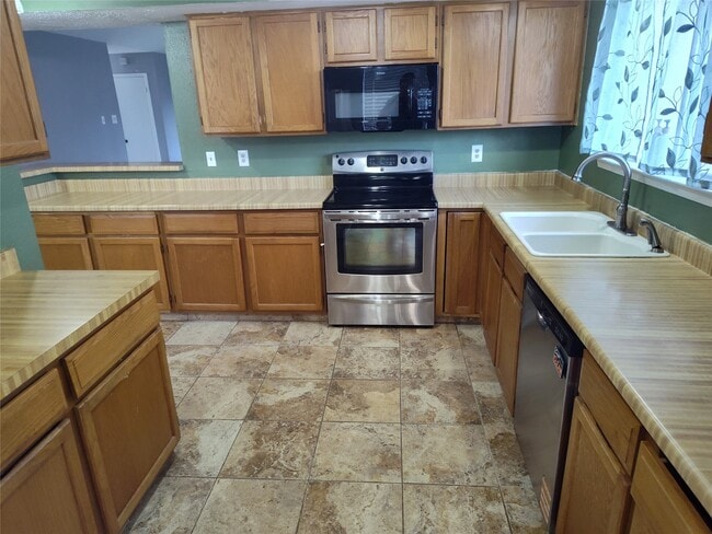 Building Photo - 3347 Silverside Dr