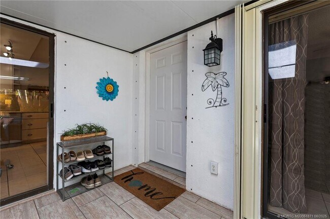 Building Photo - 5616 SE Riverboat Dr