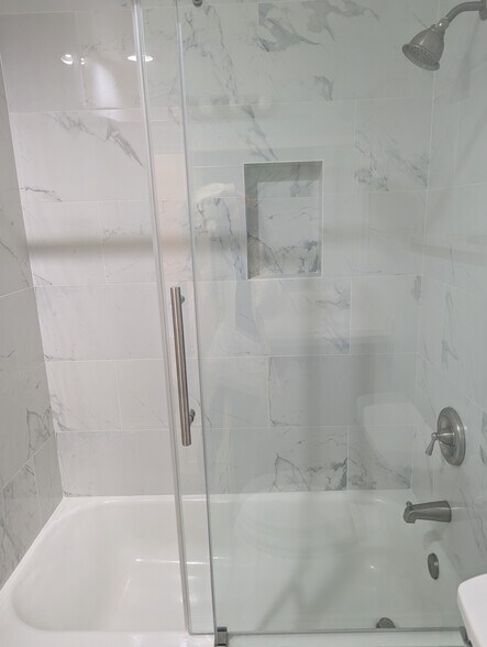 Master bedroom bathroom - 8308 Regents Rd