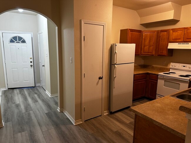 Building Photo - 7818 Kingsbury Wood