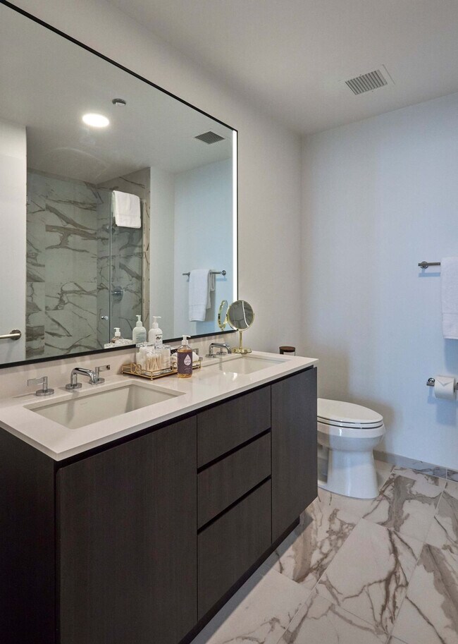 Building Photo - 1006 S Michigan Ave