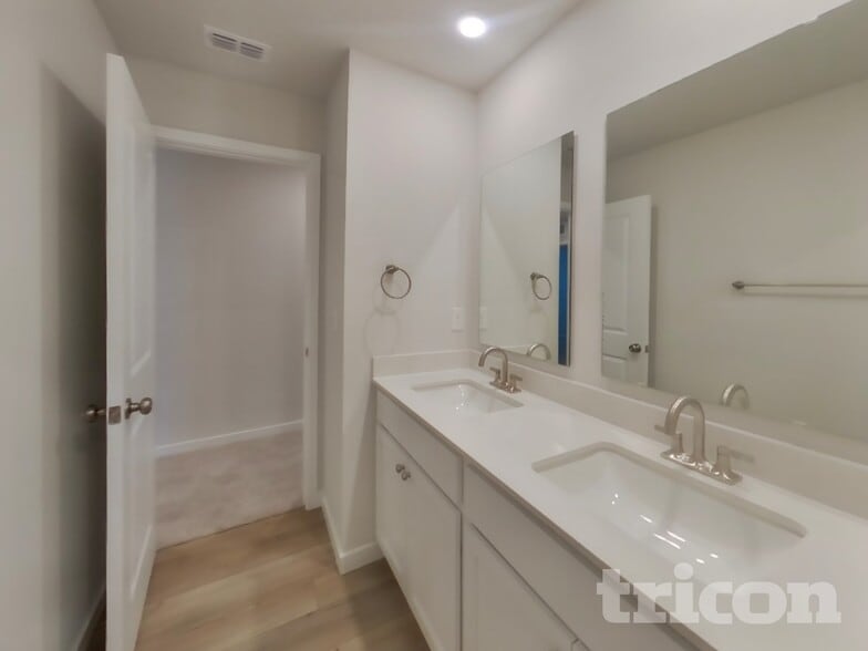 Building Photo - 14865 Praline Ct