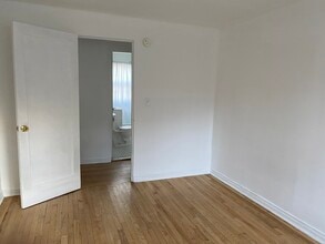Building Photo - 5 Clarmore Dr