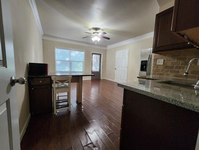 Building Photo - 229 Privet Cir